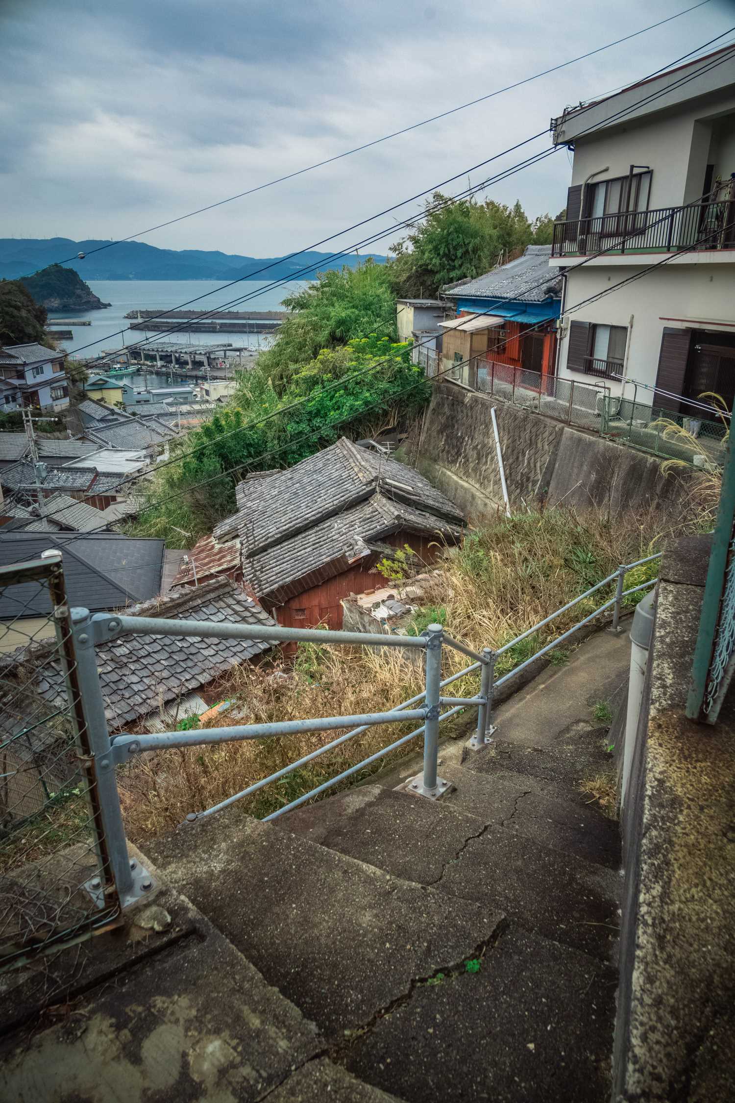 日本画(38)　海辺の廃屋 toshibo｜書籍『8月32日』｜廃墟と写真 on X: 