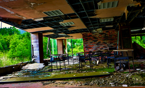 【栃木】色あざやかな廃墟、メイプルヒルスキーリゾート跡を散歩！│一人旅研究会