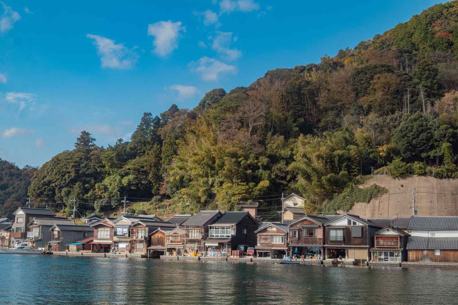【京都】舟屋が並ぶ街、伊根町を散策！│一人旅研究会