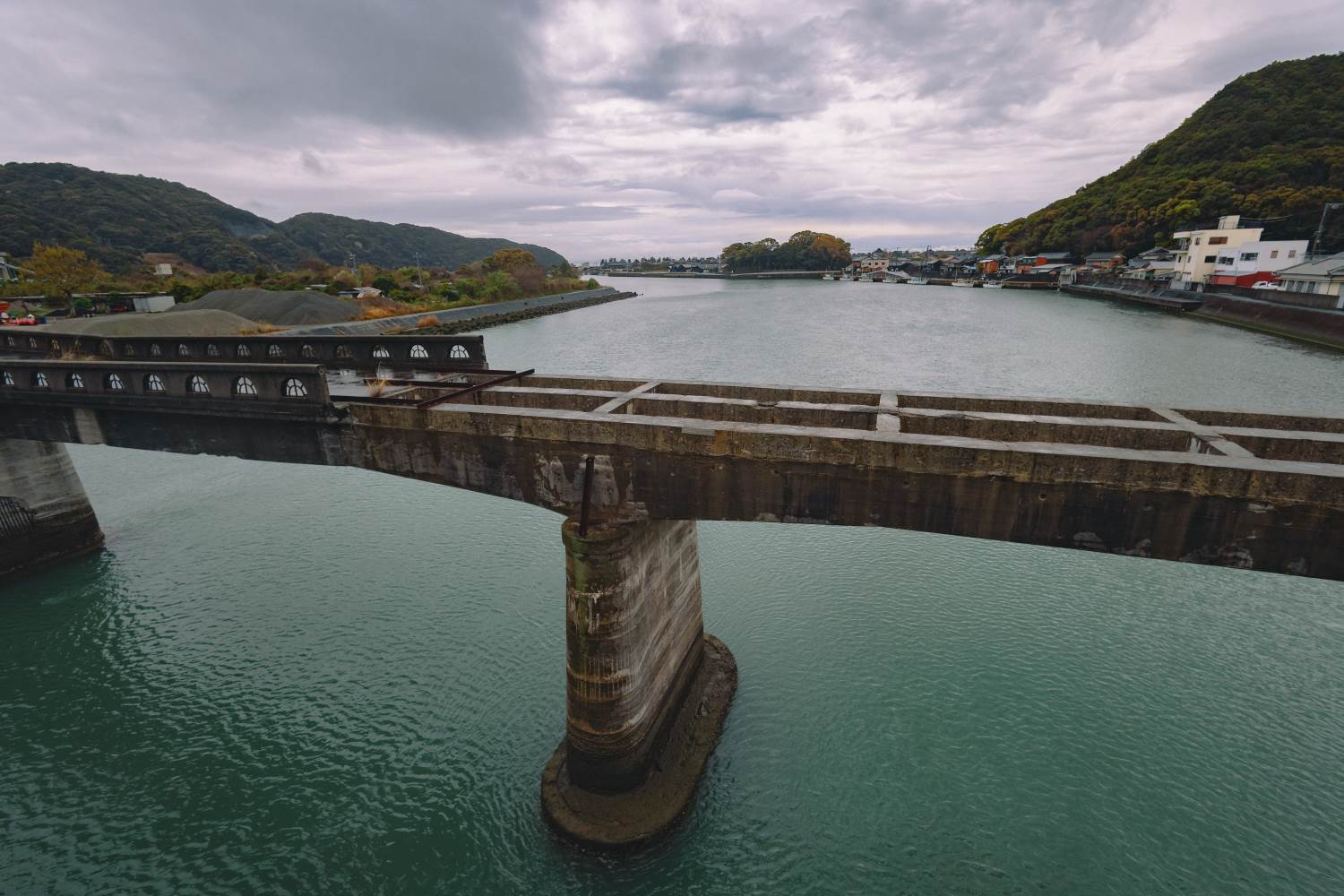 【和歌山】途中でぶった切られた橋、旧日置川大橋！│一人旅研究会