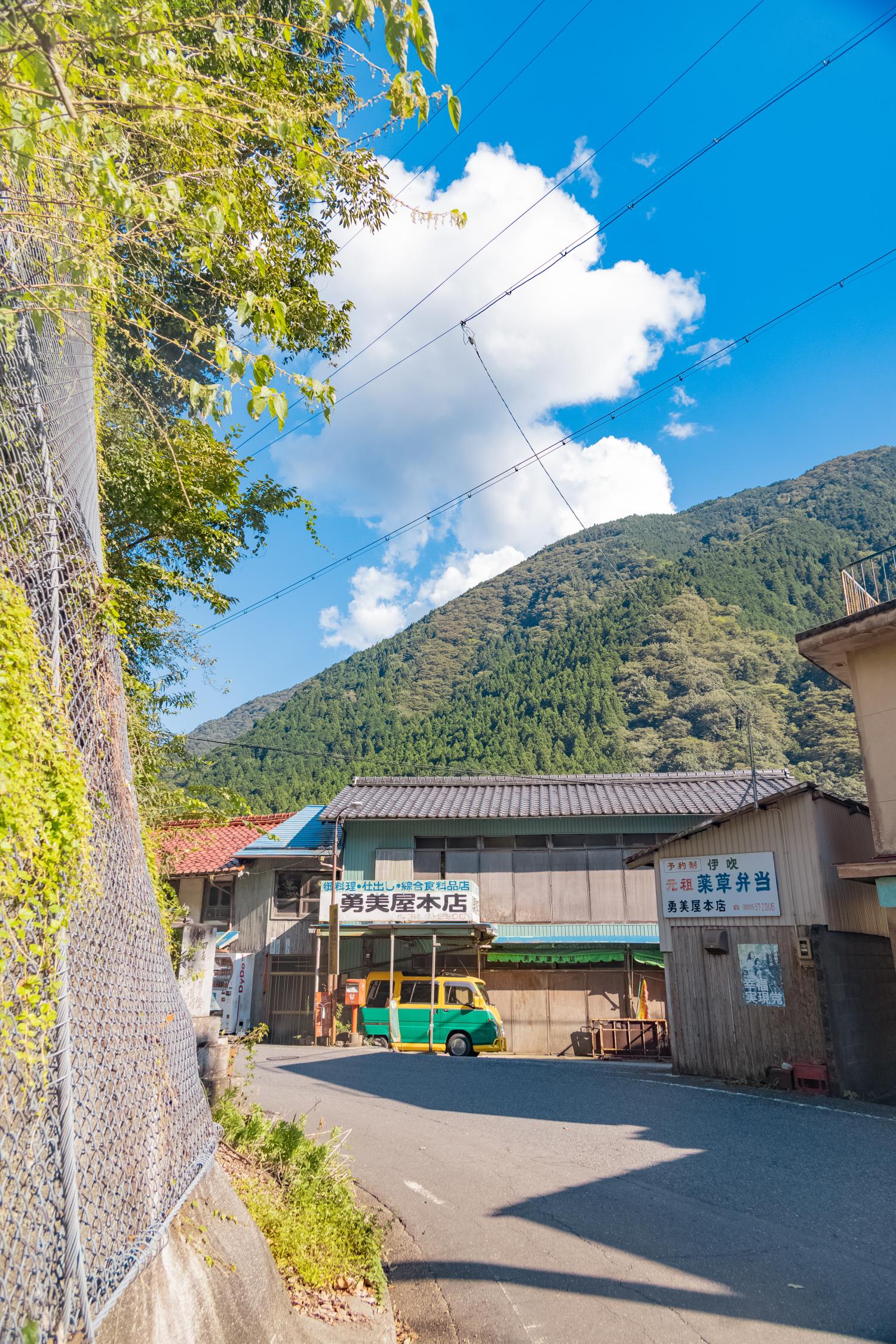 岐阜】揖斐川町春日小宮神散策と廃自販機！│一人旅研究会
