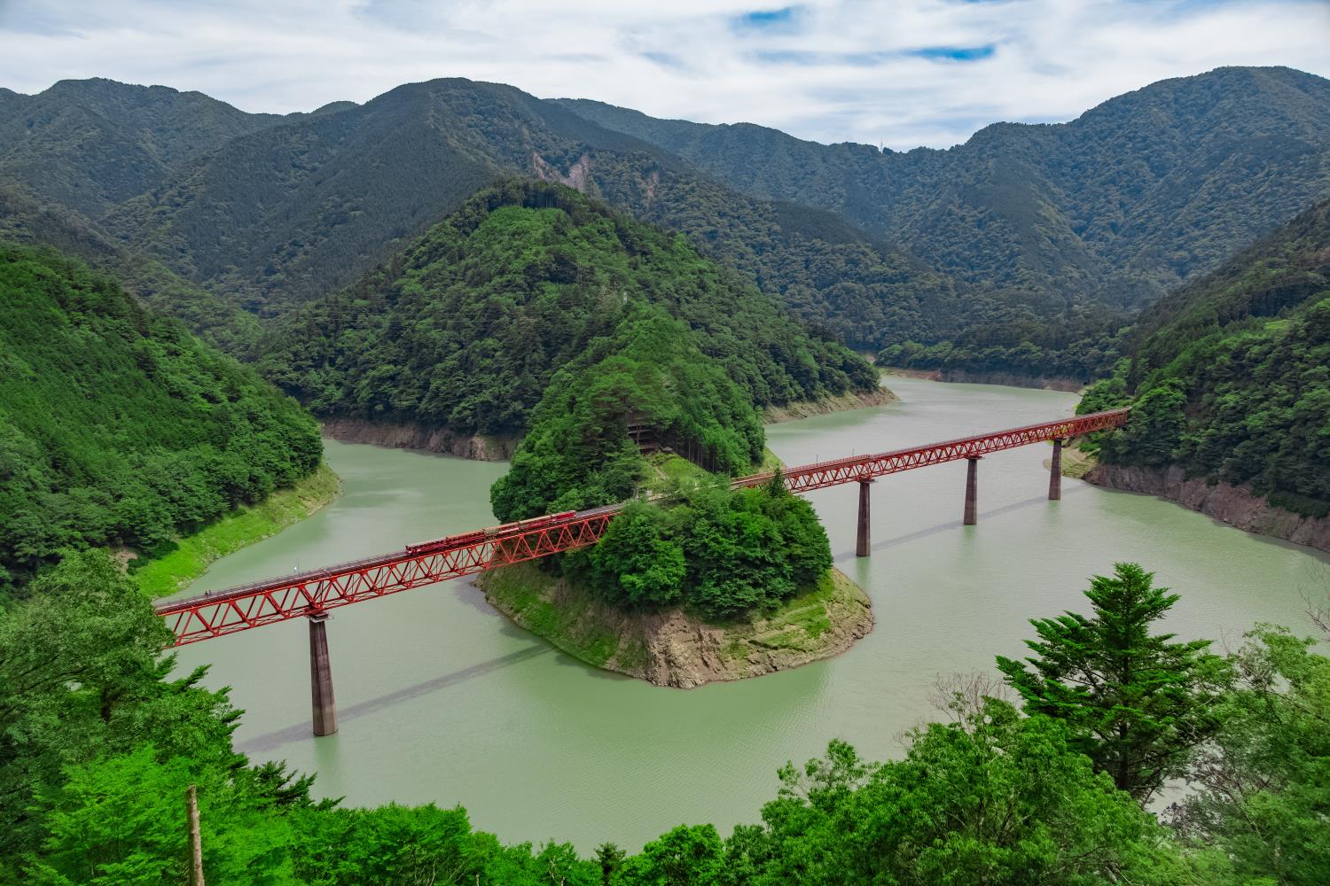 奥大井湖ジオラマ 大井川鐡道・奥大井湖上駅の全景 - キハ58君の鉄道など ひとコマ