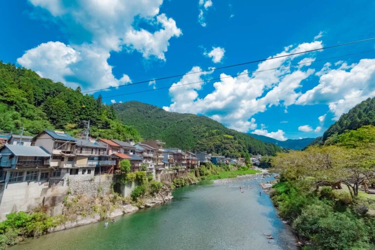 高知】土居川の吸い込まれる階段と夏過ぎる池川親水公園絶景！│一人旅
