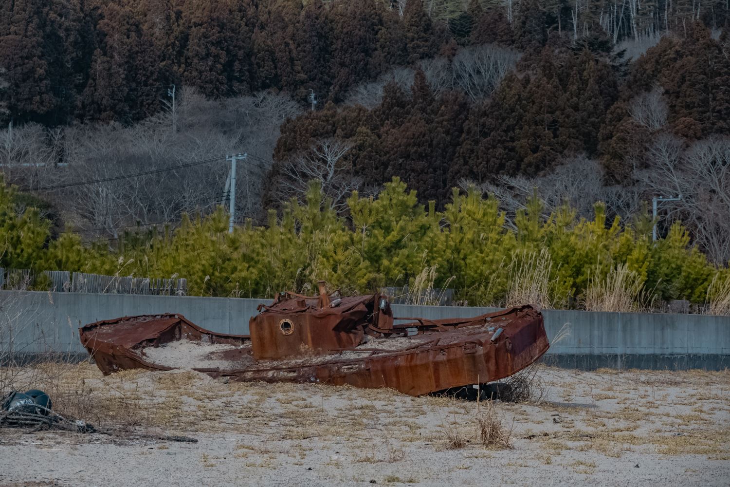 宮城】気仙沼大島の田中浜に残る廃船│一人旅研究会