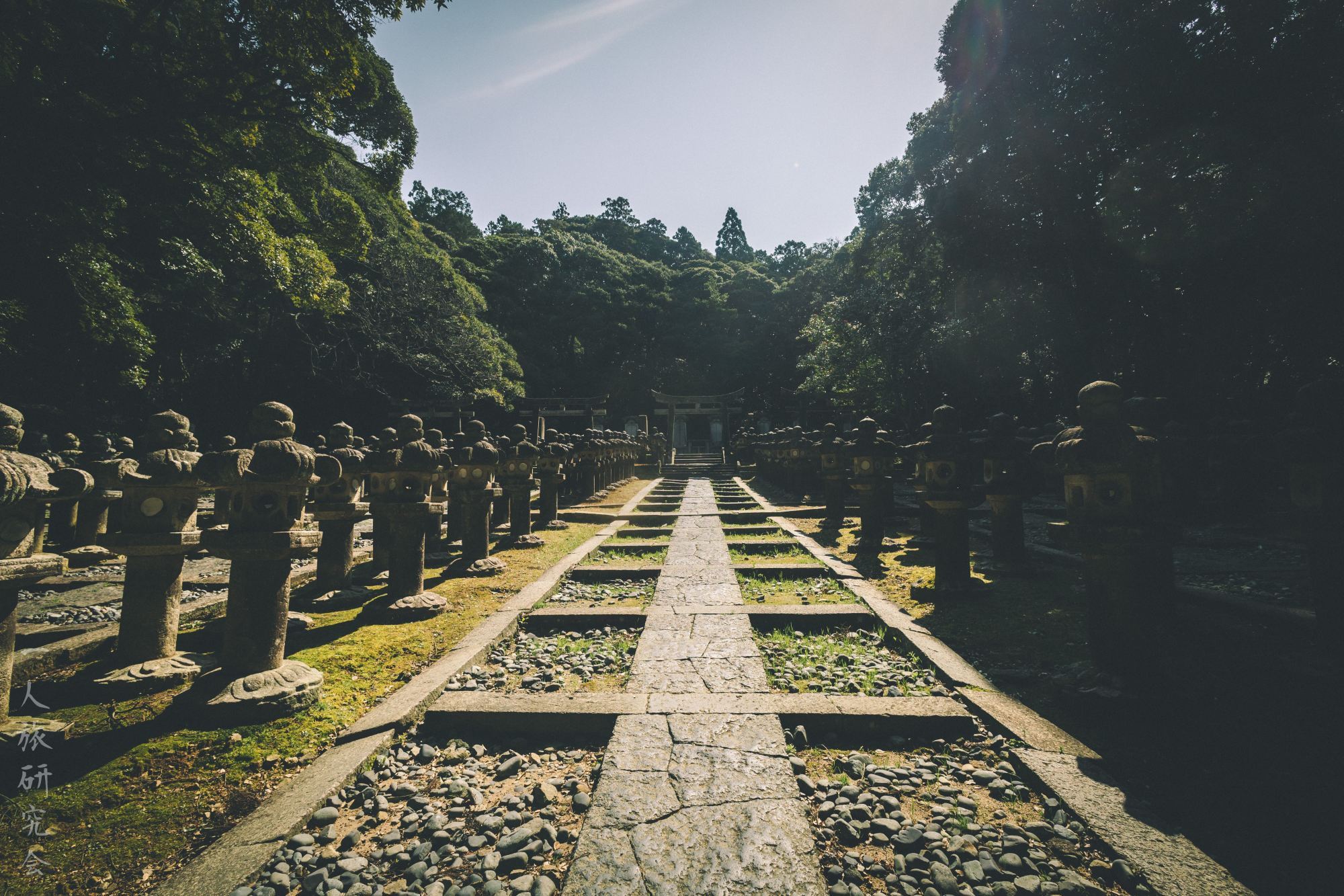山口】夥しい数の石灯篭に圧倒！東光寺を散策！│一人旅研究会