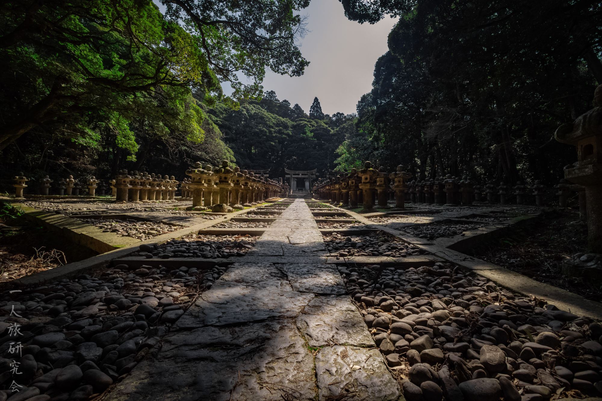山口】夥しい数の石灯篭に圧倒！東光寺を散策！│一人旅研究会