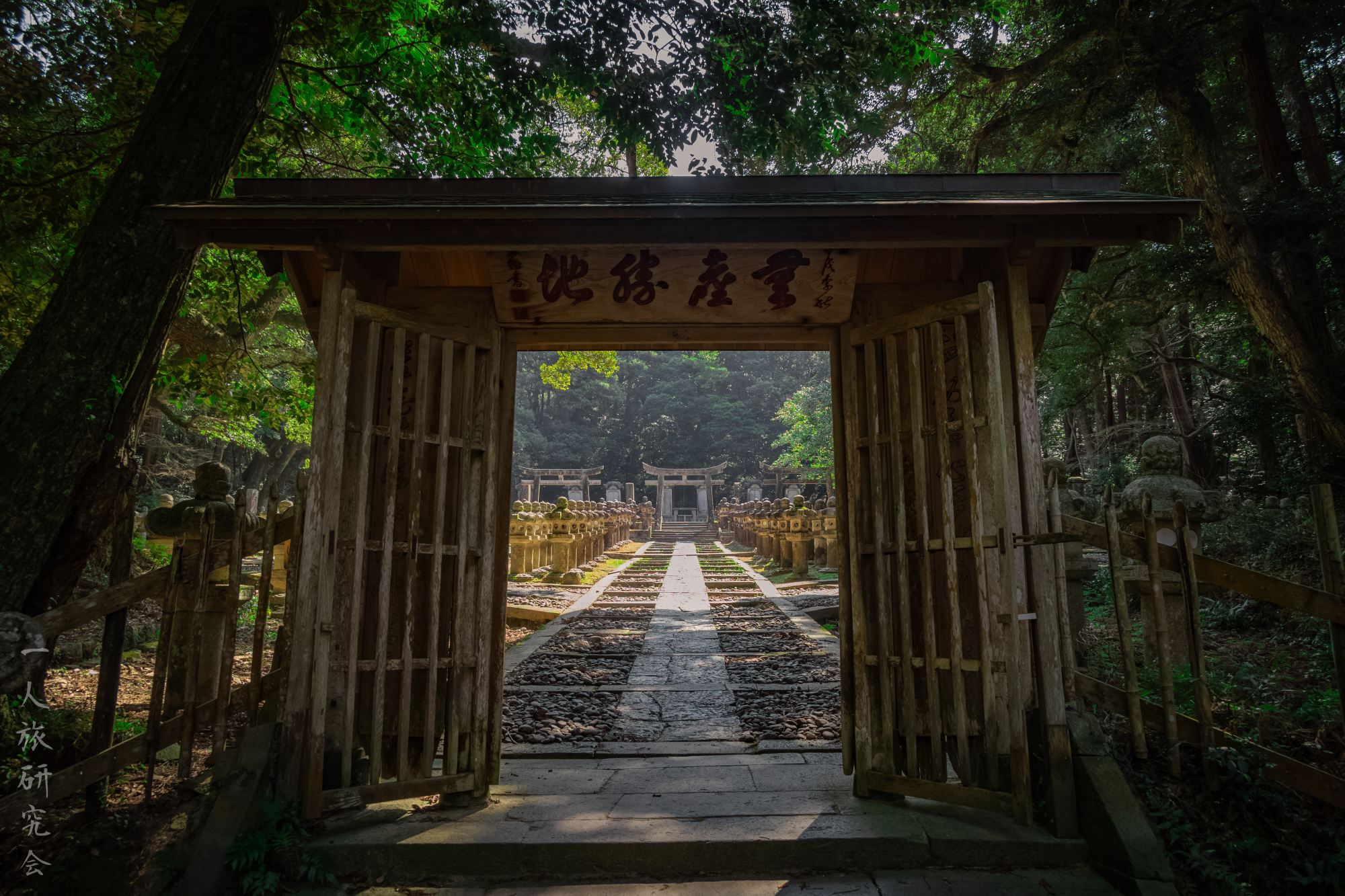 山口】夥しい数の石灯篭に圧倒！東光寺を散策！│一人旅研究会